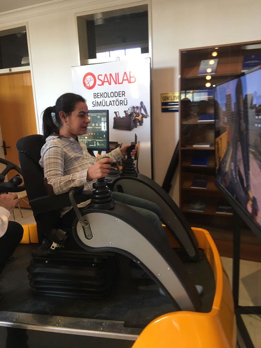 netlab_media's tweet image. 🎓#EDUCCON2018 konferansında #sanlab eğitim simülatörlerini deniyoruz. Teaching with simulations, #educationsimulation.