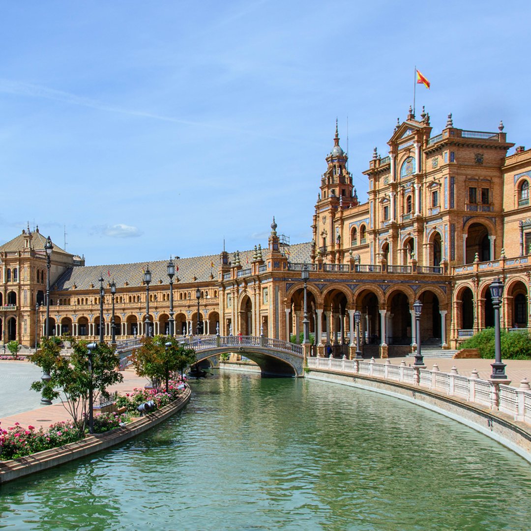 apartum's tweet photo. Sevilla takes it and receives more than 27% of the bookings  🔥🔥 #DestinationOfTheMonth #Sevilla #Spain https://t.co/Bv6HtziOAl