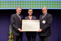 PrNews24_com's tweet image. Aktuelles vom 70. #Urologen-#Kongress in Dresden - Großzügige Spende zur Förderung der Jungengesundheit
 -#ChristianWulff #DGU #HPV #Urologenkongress