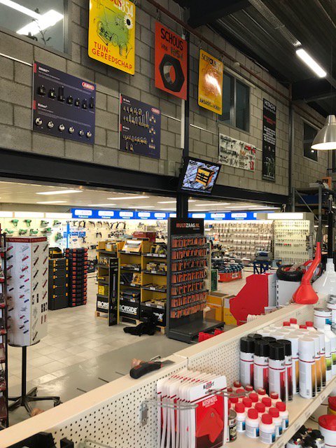 multizaag's tweet photo. Trots op onze nieuwe samenwerking met Schous van 1854 welke wij als dealer mogen verwelkomen met een nieuwe winkel display #Multizaag.nl https://t.co/W6z1gk75q2