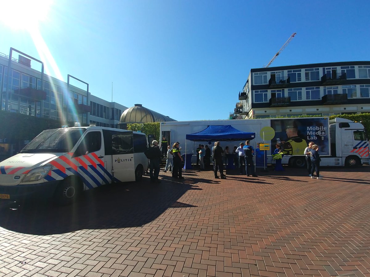 PCRSuTwente's tweet photo. Our PHD researcher @schreurswendy is currently researching under which circumstances citizens report to the police. This week she was collecting data in collaboration with the Dutch police @Politie #mobilemedialab #onderdeloep https://t.co/ZtjnTtPdjv