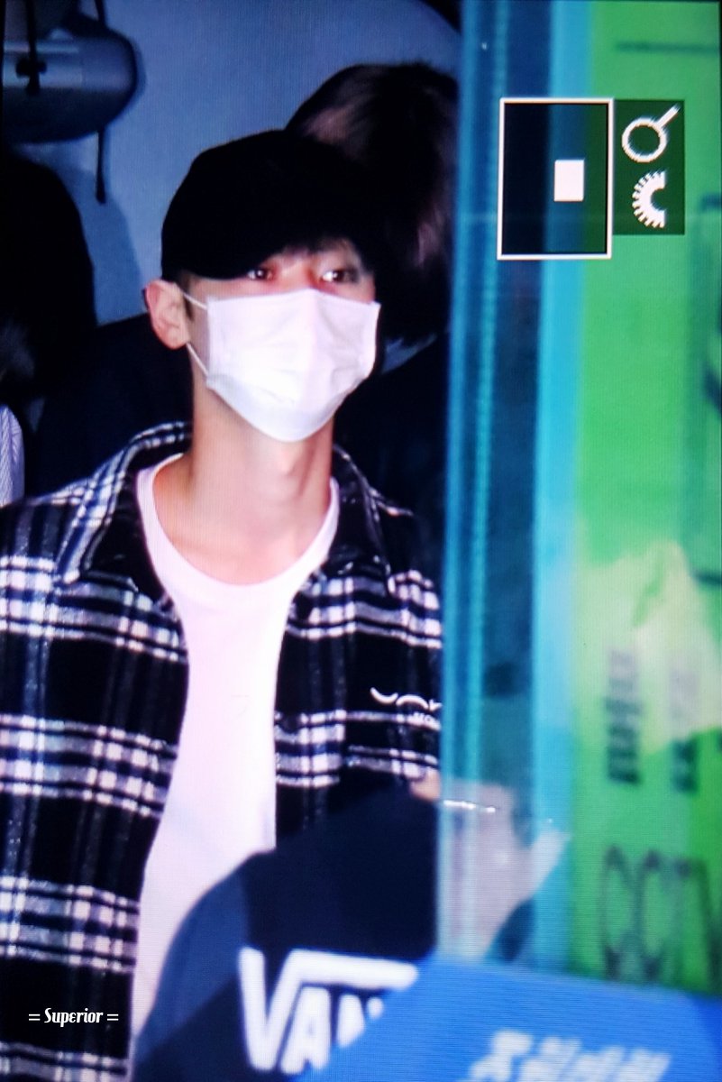 Superior0809's tweet photo. 180928 ICN 

#황민현 #Minhyun 
#워너원 #WANNAONE https://t.co/PGPI9nVQGo