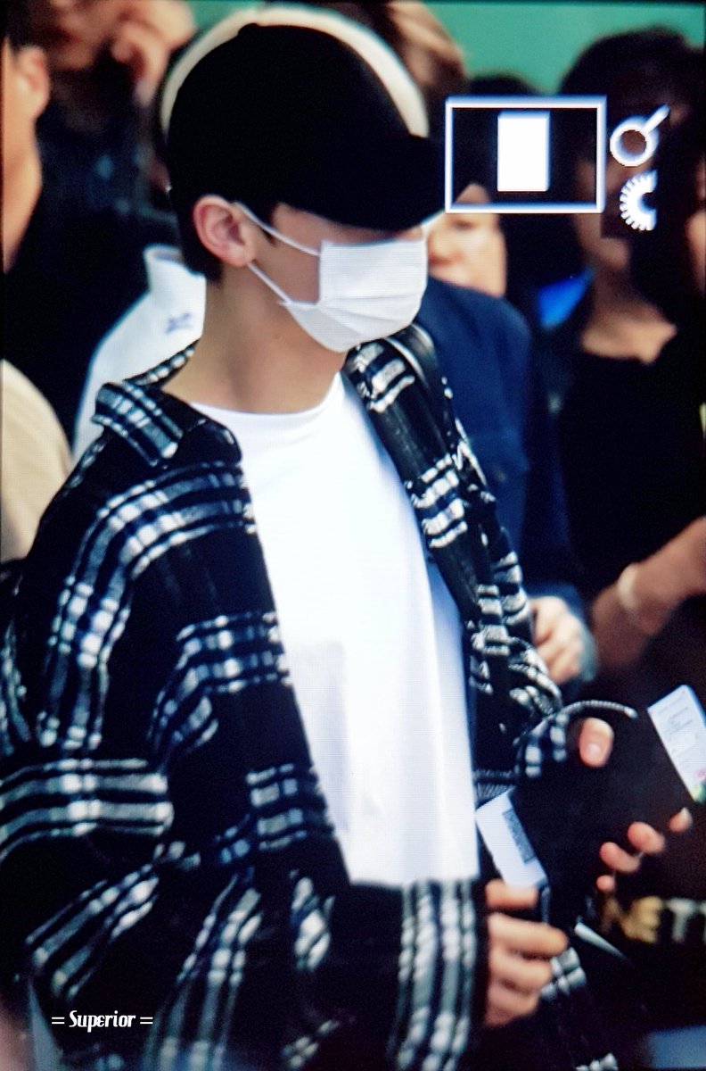 Superior0809's tweet photo. 180928 ICN 

#황민현 #Minhyun 
#워너원 #WANNAONE https://t.co/PGPI9nVQGo