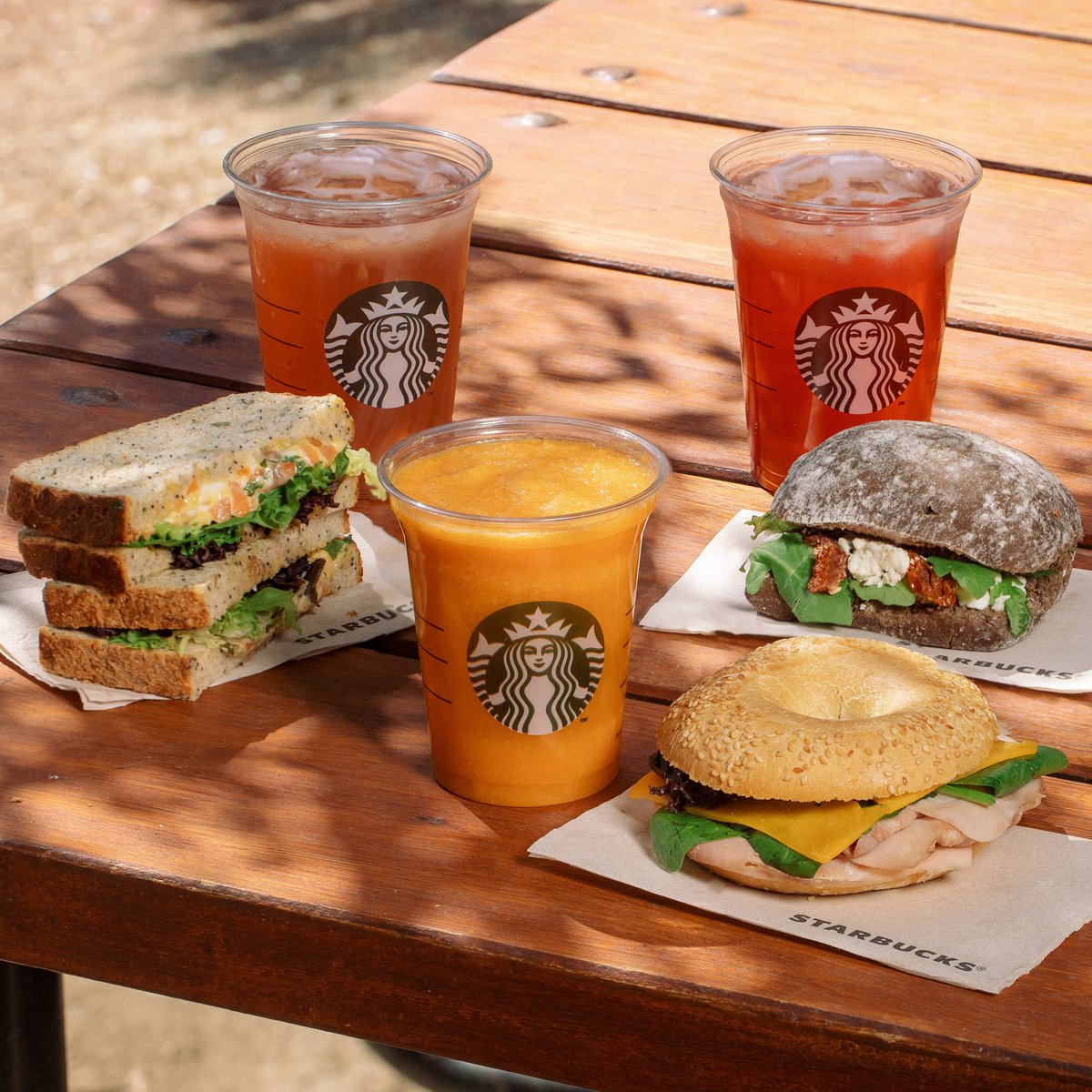 starbucks_es's tweet photo. Descubre nuestro #MenúPicnic! Elige entre cualquier sándwich o ensalada y combínalo con el Teavana o Smoothie que quieras! Disfrútalo todos los días de 11h a 16h por 6€ https://t.co/RFDtz7qpQS