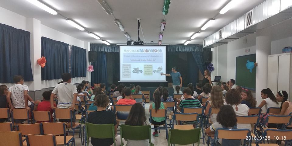cgalora's tweet photo. Hoy dando un taller de robótica junto con Guadalinfo Almogía en el C.E.I.P. Padre Miguel Sánchez de Almogía #guadalinfo #robotica #makeblock #álora #almogía @AlmogiaG @RedGuadalinfo https://t.co/dh0YrOFD24