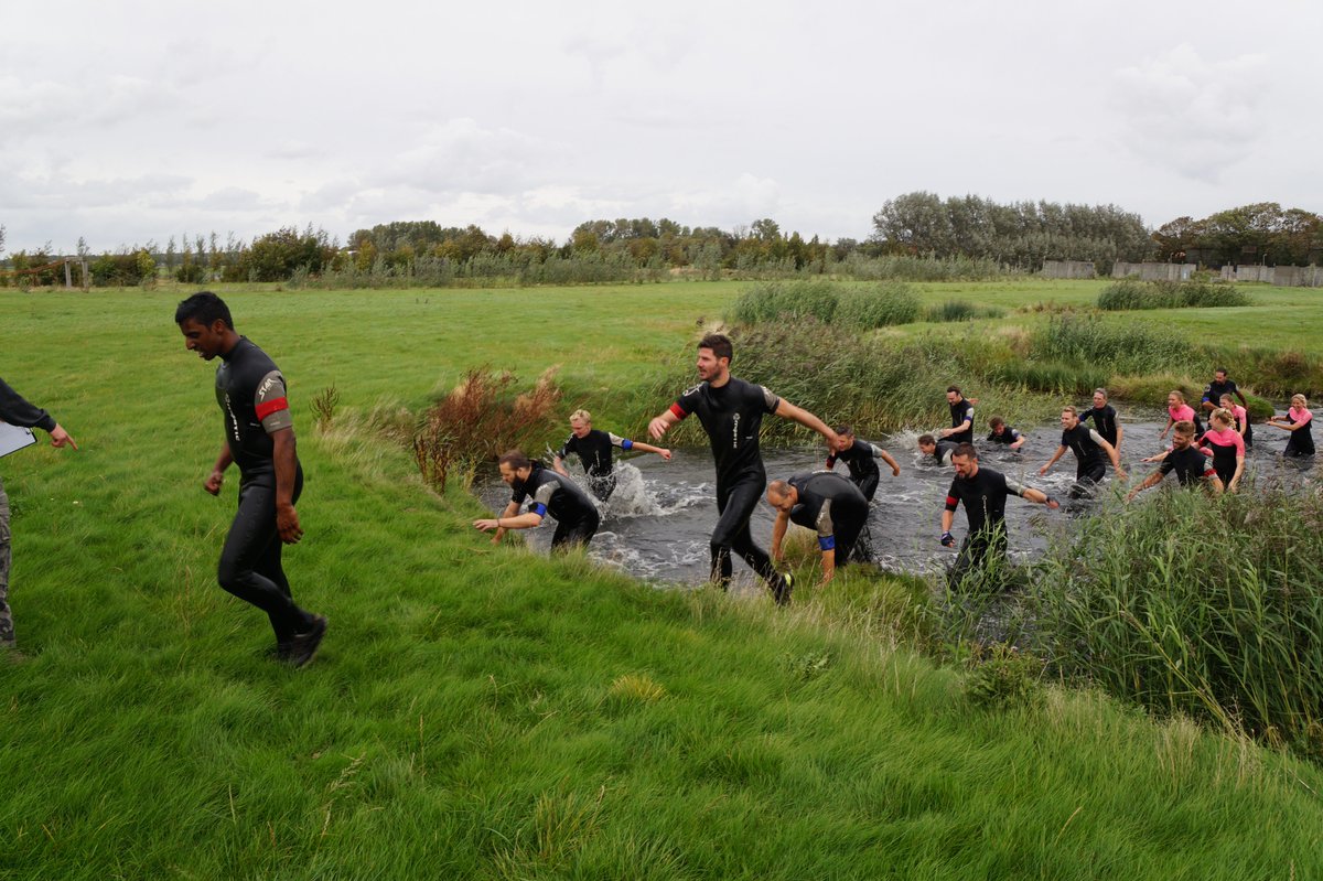 Prommenz's tweet photo. TEAMBUILDING
Afgelopen zaterdag hebben wij in 2 teams een 1100 meter lange stormbaan met 14 hindernissen over water en land gedaan. Snelheid, efficiëntie en samenwerking waren vereiste! https://t.co/WsNbMWzZyt