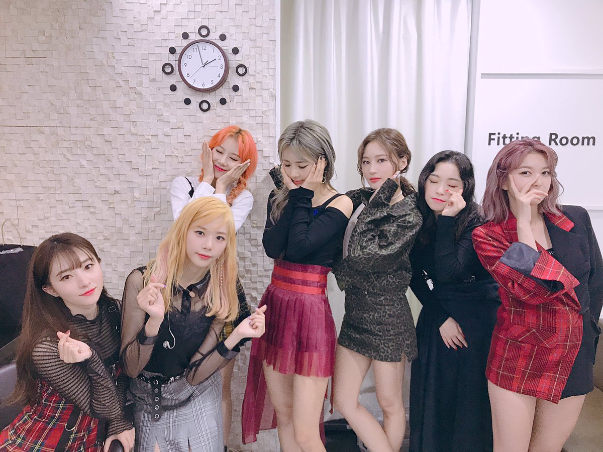 hf_dreamcatcher's tweet photo. [#드림캐쳐] 썸냐들~오늘 #뮤직뱅크 스페셜 무대 #Wonderland 에 #What 까지!! 크으 오늘도 함께 할 수 있어 행복한 하루였습니다!!ㅎㅎ하루 마무리는 역시 드림캐쳐와 함께!❤️감사해용~
#Dreamcatcher https://t.co/acr6vkC3t4