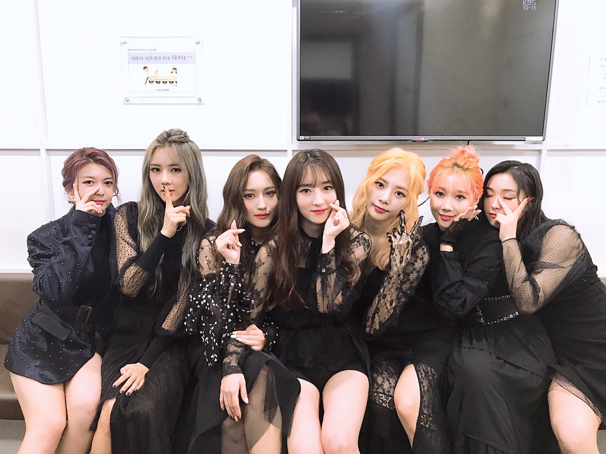 hf_dreamcatcher's tweet photo. [#드림캐쳐] 썸냐들~오늘 #뮤직뱅크 스페셜 무대 #Wonderland 에 #What 까지!! 크으 오늘도 함께 할 수 있어 행복한 하루였습니다!!ㅎㅎ하루 마무리는 역시 드림캐쳐와 함께!❤️감사해용~
#Dreamcatcher https://t.co/acr6vkC3t4