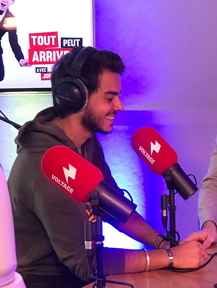 liammusicoff's tweet photo. Souvenir de mon passage sur @voltageofficiel ! 
Encore merci pour votre accueil ♥ https://t.co/qKQ2VrfzmI