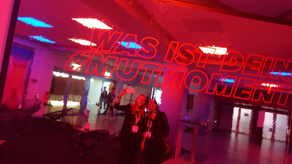 WTFcomm's tweet photo. Schon ausprobiert? Die #selfiewall im We CLUB.
#wtfgoeskkongress #mutmoment #kk18 #kkongress https://t.co/noPo4c2Znd
