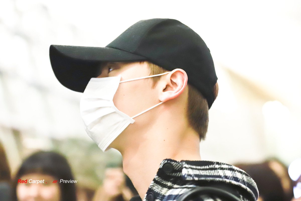 redcarpet_mh's tweet photo. 180928 ICN 😭😭😭😭 #황민현 #민현 https://t.co/tmrInt54Fm