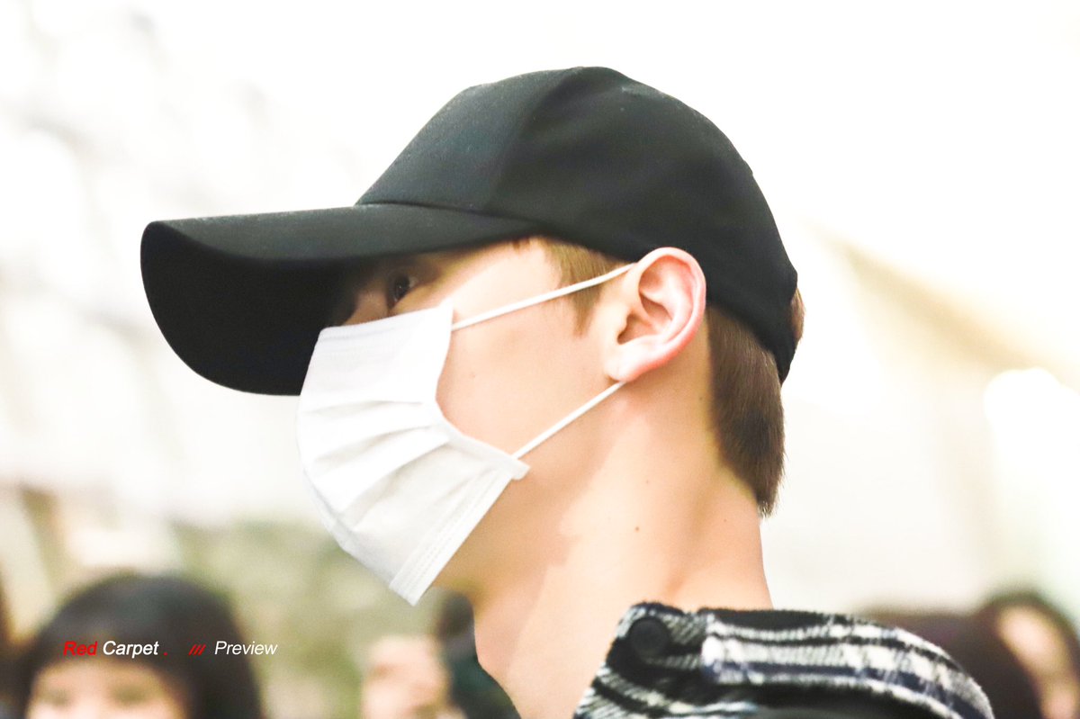 redcarpet_mh's tweet photo. 180928 ICN 😭😭😭😭 #황민현 #민현 https://t.co/tmrInt54Fm