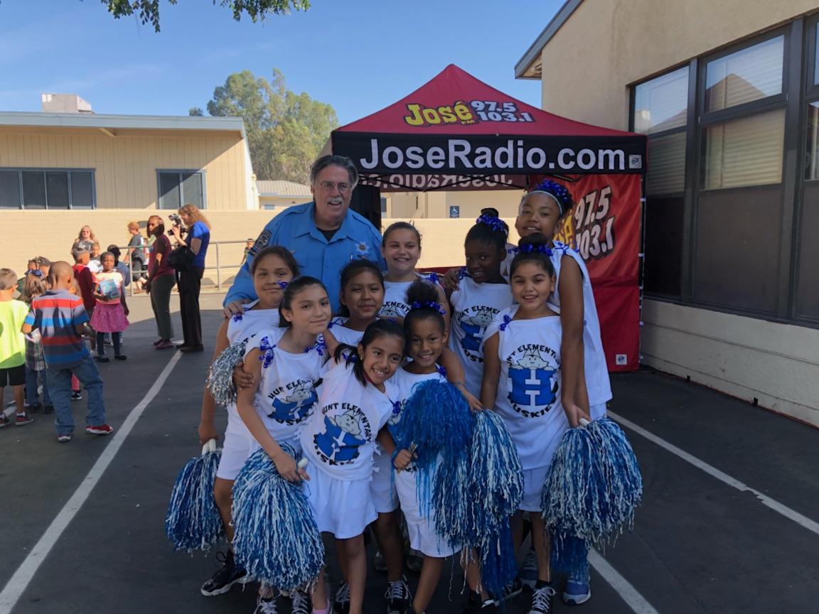 SBCUSDPOLICE's tweet photo. #PoliceCommunityVolunteer Officer Wolk taking time to commingle with #students and #staff of #HuntElementary school. And, for these students they sure enjoy being around Wolk. #ThisWhyWeServe https://t.co/OILcDEJkh0