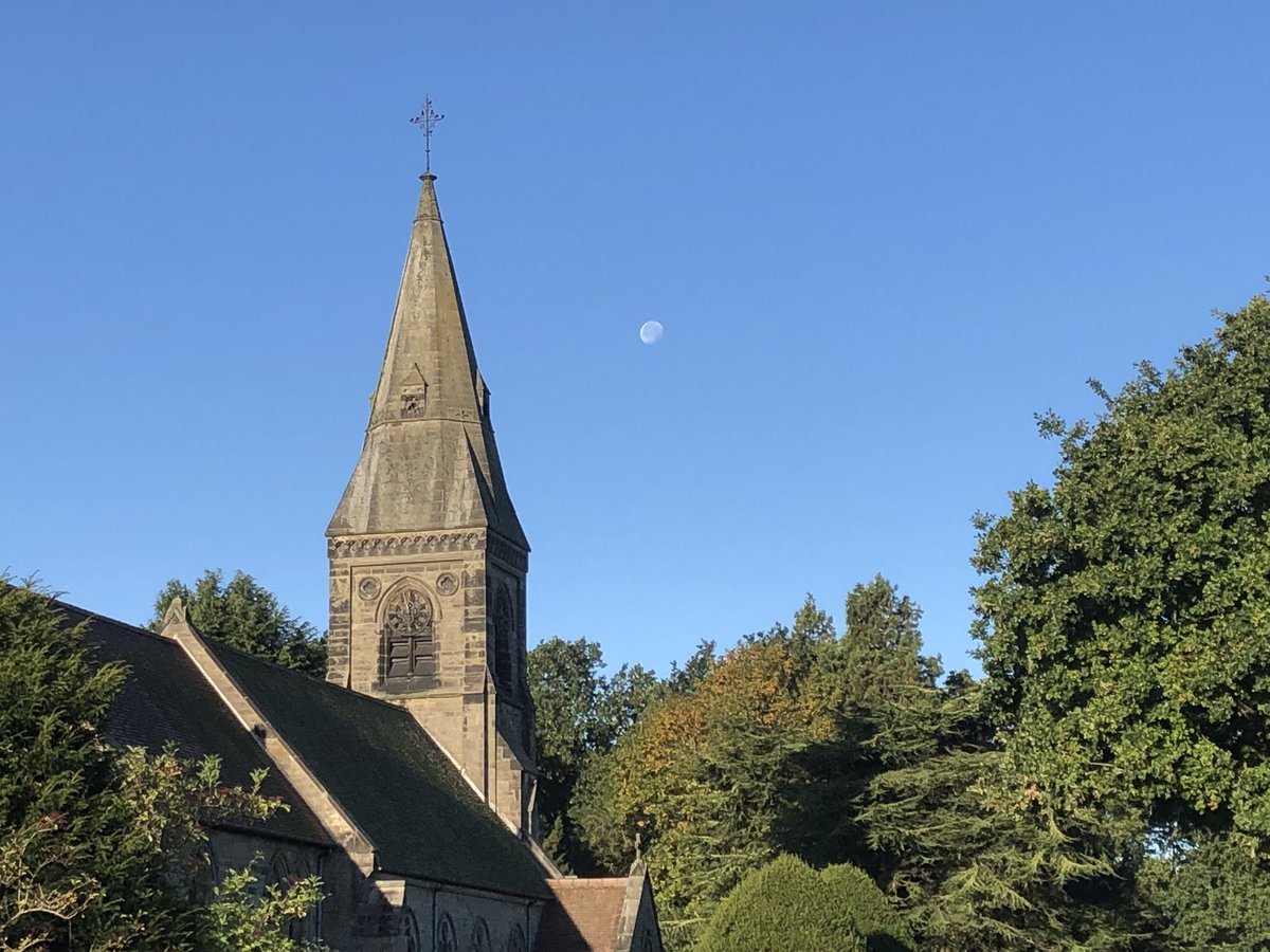 WalnutRede's tweet photo. I can live with the school run when it’s this good... The moon over All Saints. #Rangemore https://t.co/bTVNcXzWQU
