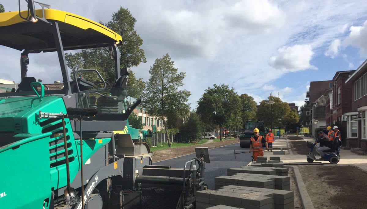 🌤perfecte omstandigheden voor mooi stukje #asfaltwerk Hoge Bothofstraat #samenwerken <a href="/SE053/">Stadsingenieurs053</a> <a href="/DuraVermeer/">Dura Vermeer</a> En  natuurlijk volgens planning vanavond weer open.✔️