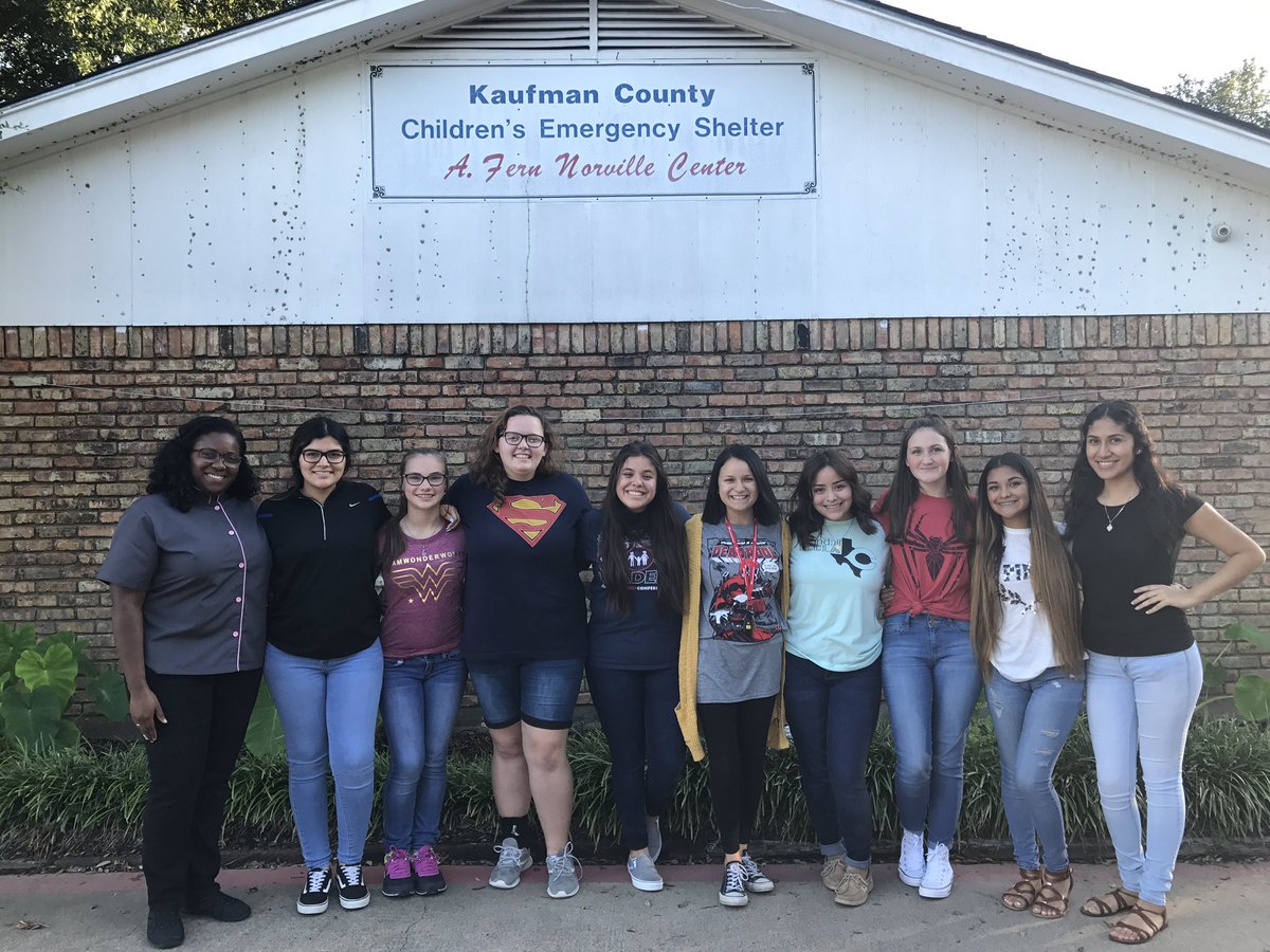 It always warms my heart when my students give back to others.  #CharacterIsBlackandGold #followthecharacterroad <a href="/crandallfccla/">Crandall FCCLA</a> <a href="/OfficialCISD/">Crandall ISD</a> <a href="/CrandallHS/">CrandallHS</a> @SylviaGreenFCS