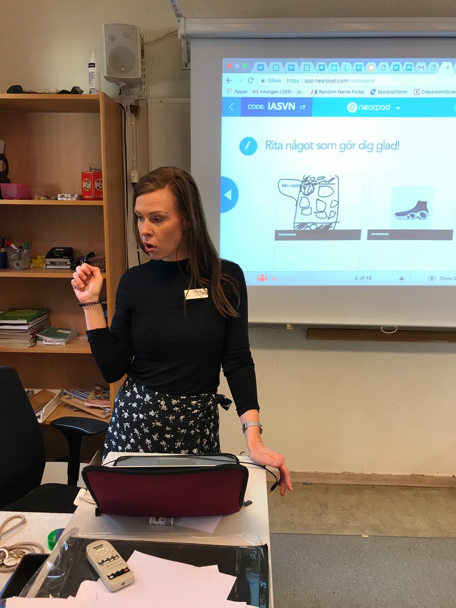 MikaelKaspar's tweet photo. SO och programmering med 3B och Johanna! #lektionsbesök #resultatdialoger #stolthet #runbackaskolor #solskol https://t.co/4n5WQBzufN