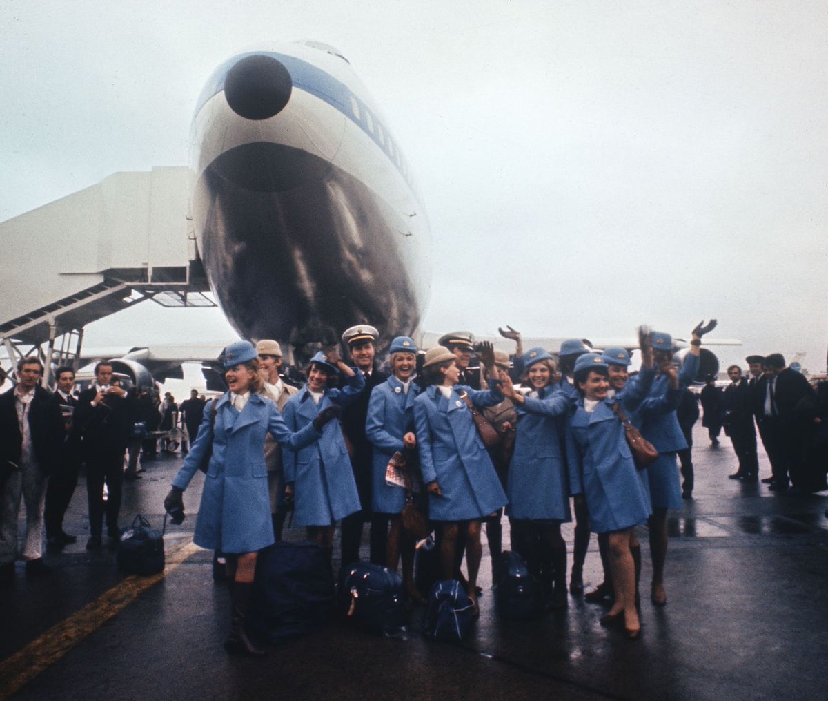 Самолет без экипажа. Боинг 747 экипаж. Боинг 747 1970. Боинг 747 1970 года.