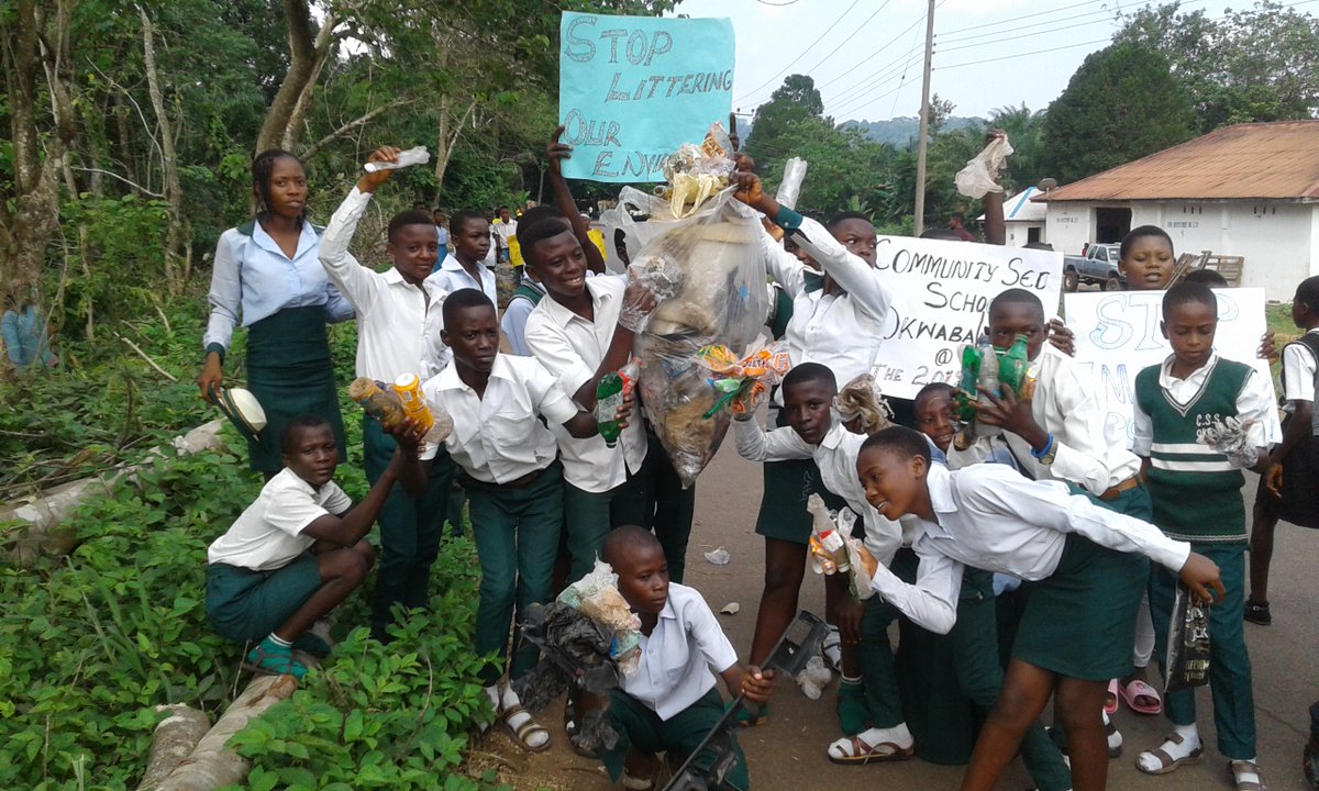 WCS_Nigeria's tweet photo. Working with students of Community Secondary School in Okwabang, Cross River State to tackle plastic pollution in their community #BeatPlasticPollution https://t.co/PichbNbs2k