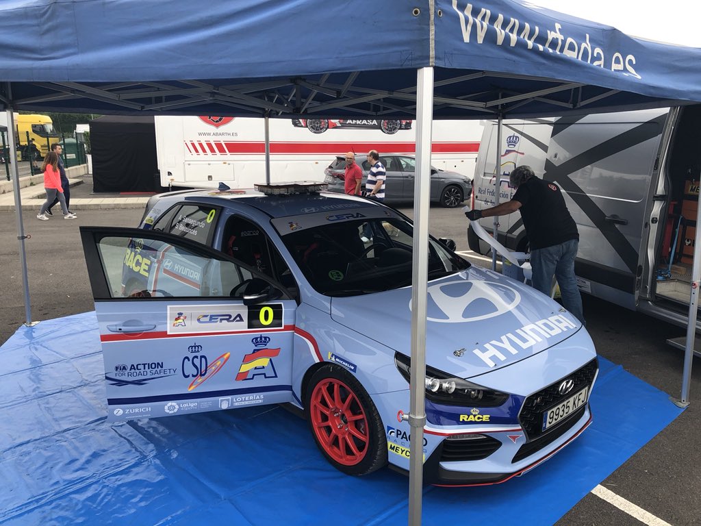 SanseRacingTeam's tweet photo. Creo q de aquí va a surgir una gran amistad ❤️i30N. Gracias @HyundaiPR_es @HyundaiEsp @HCompeticion @CERA_RFEdA @RFEdeA Como me gusta!! https://t.co/CY5pDF3nrf