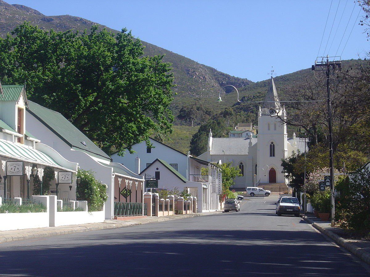 AllBegan's tweet photo. Stop off in Montagu! It's one of the many villages on the eastern side of the winelands, about two hours from Cape Town, South Africa. Montagu is a very strange, off-beat little town famous for many off-beat things and creative people.  https://t.co/DEJGpcTLFM https://t.co/XjozeECtm2