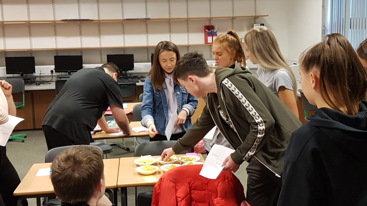 CglenBusEdComp's tweet photo. Learning about market research methods and free crisps makes for a great morning in Higher Business Management 🎉! #HigherBusiness #HallTest #NoOneLikesCheeseAndOnion https://t.co/oIIVvxgiEc