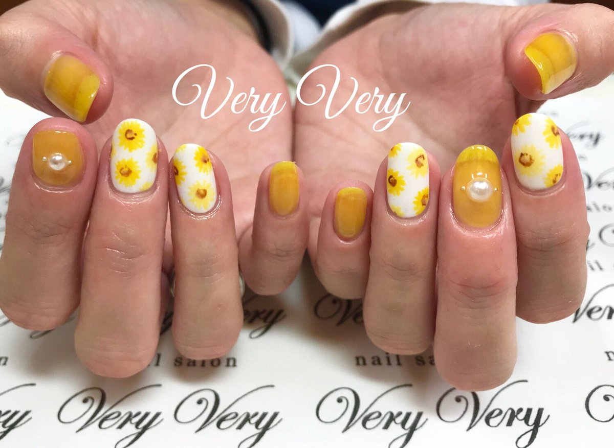 ネイルサロンveryvery Auf Twitter マーガレットコスモス フラワーネイル マーガレットネイル イエローネイル 札幌 ネイル 札幌ネイルサロン ネイルサロンベリーベリー ネイルサロンveryvery 大通りネイルサロン 札幌市中央区ネイルサロン 定額ネイルサロン