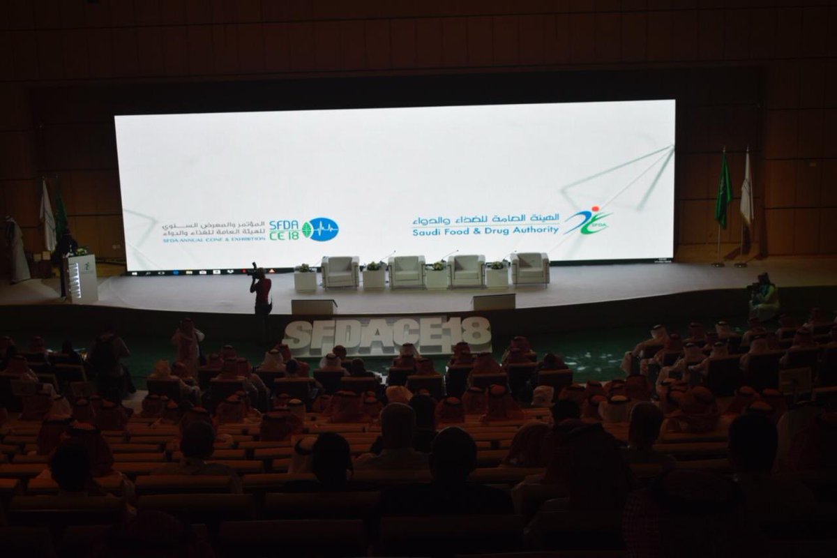 IfmexSaudi's tweet photo. كلمة اللجنة العلمية في حفل ختام مؤتمر #الغذاء_والدواء
#SFDAC18 https://t.co/MaiODfm5VN