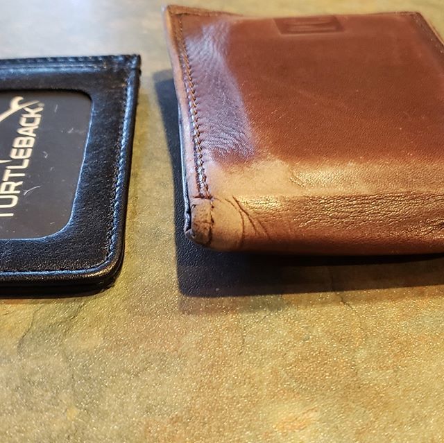 ReviewsbyYou2's tweet image. My new Turtleback front pock wallet vs my old back breaker rear pocket wallet.  My back is thankful for the break.  #turtlebackcase Turtleback ift.tt/2Oe07t5