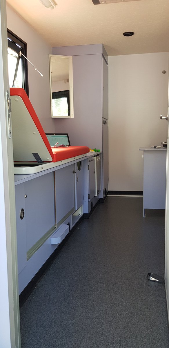 prefetrhone's tweet photo. L'Etat soutient le projet d'une offre d'accueil de #santé fixe et mobile 🚑en région #AuvergneRhôneAlpes portée par l'association ACESO dans les territoires où la couverture médicale est déficitaire #médecine👩‍⚕️ 
plus d'info ⏩ https://t.co/7Xvej5xJ6M https://t.co/U9fsV6yc99
