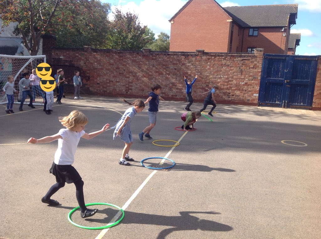 ClaphamTerrace1's tweet image. Year 3 have been using their mental calculation skills to become addition heroes. @MathsoftheDay A great way to make maths active. #makemathsfun #numberbonds