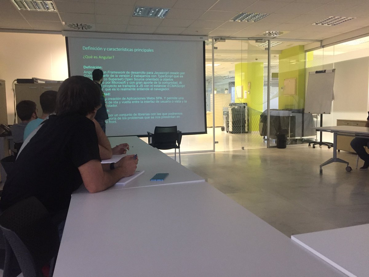 sroblesnarbona's tweet image. Viernes en Intranet con sesión técnica de #angular6