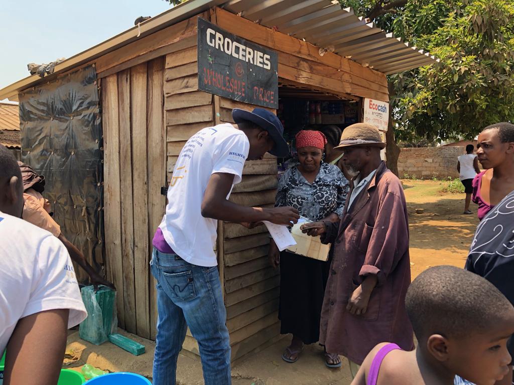 Thisismyhome5's tweet photo. Today we have a volunteer team that has been in Budiriro and Glen View since morning and our target is to distribute 1200 #Cholera Prevention Non-Food Items (NFIs) to households in these areas. Thank You @HigherLifeFDN @T_Masiyiwa 
#ThisIsMyHome https://t.co/Pt0frWCK6W