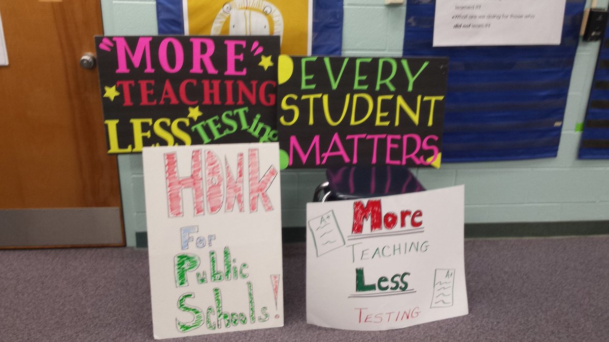 ealbert0802's tweet photo. Poster Party in progress! #ru4ed @VUEPresident #denimstration @PTEVUE https://t.co/kihD5Pb76o