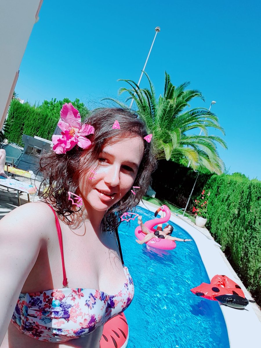 MickyKohlrabi's tweet photo. #Spananya #Leidergeil #PrivatePoolParty 😎☀️
@BlackChiRo https://t.co/BuvzbLIMBz