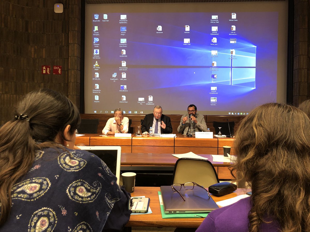 psicosomatica_c's tweet photo. Para terminar.... debate entre Dr. Xavier Labad y el Dr. Manuel Valdés!! Una charla distendida pero muy interesante! https://t.co/kb134jrpcq