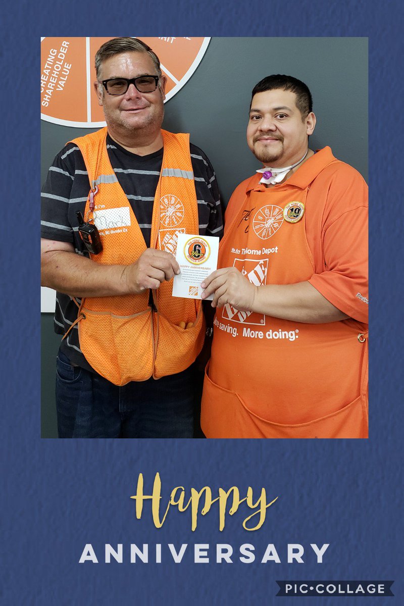 riggster35's tweet photo. Congrats to one of our hardest working associates Pro Loader Mark! 6yrs of excellent service with 6544. As I handed him his 6yr badge he thanked me for hiring him back when he started. No Thank you sir for showing us we made a great decision! @bsb823 @steph24thomas @Megan_Nunez1 https://t.co/oAxAexuaaW