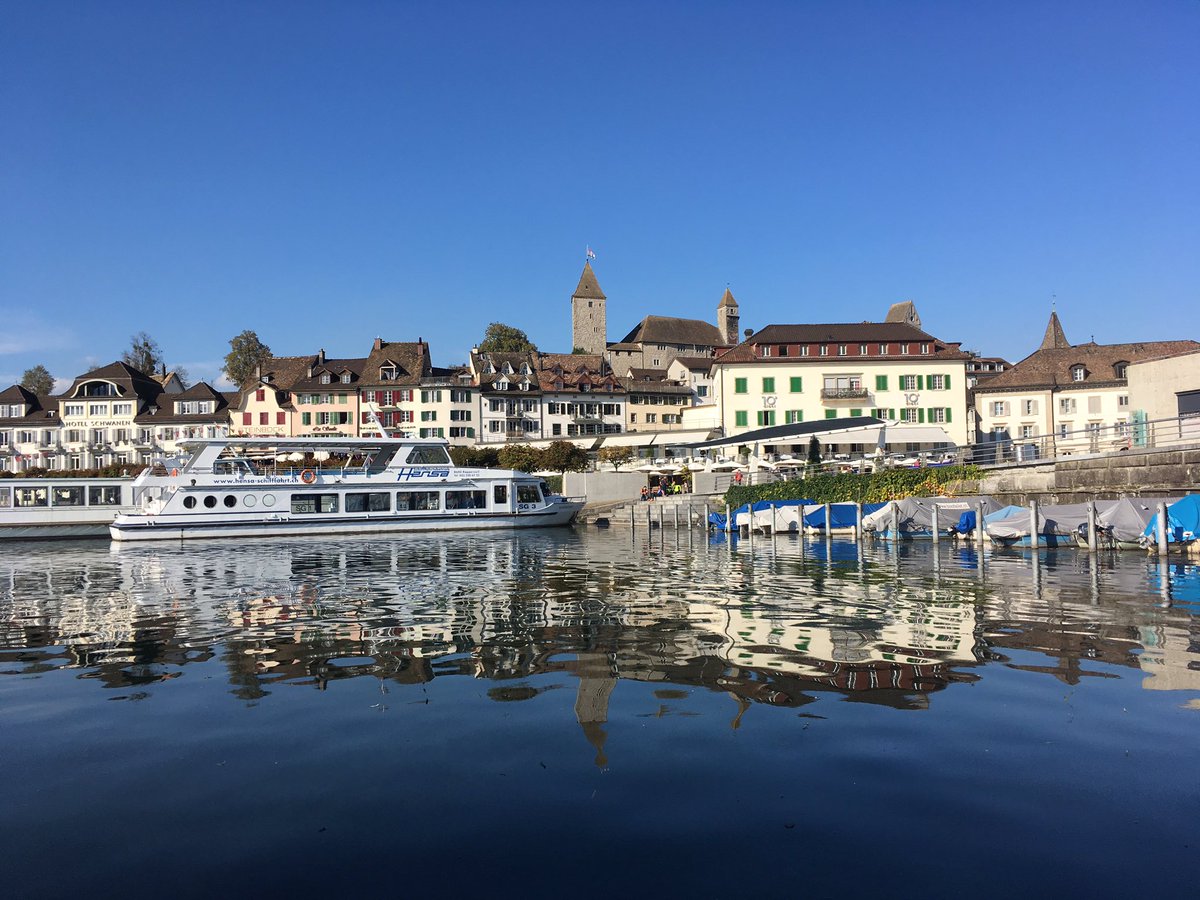 rapperswil_jona's tweet photo. Was ist los am letzen warmen sonnigen #Weekend in #Rapperswil #Jona #AgendaRJ #LiveRJ (Foto von 28.09.18, 16:17) #kitschig https://t.co/QCBwvZUhCb