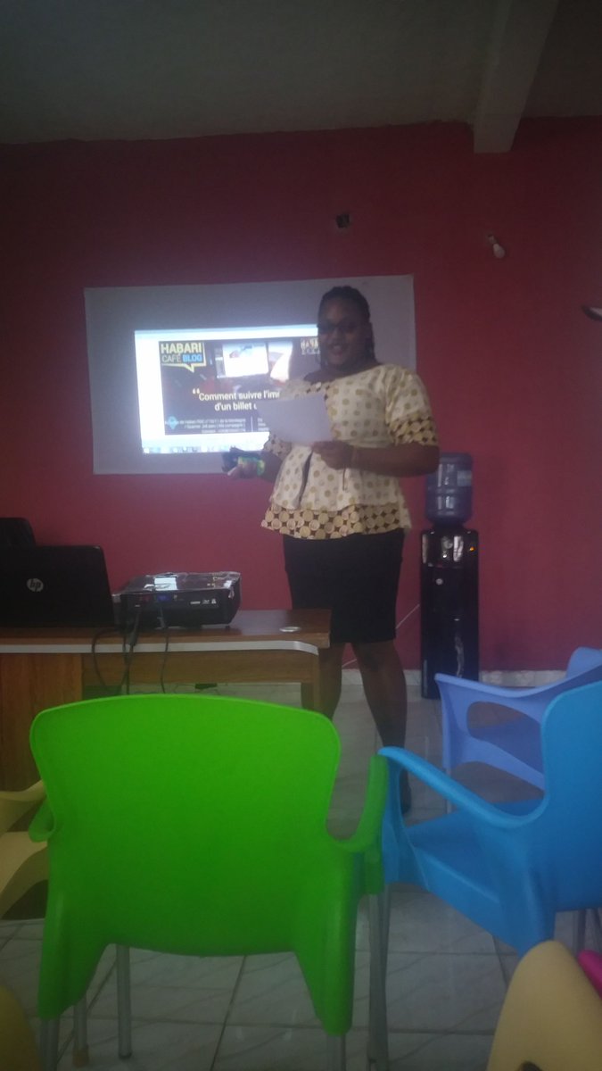 RaissaTshikand4's tweet image. @habariRDC  #cafeblog cet après-midi les blogueurs réunis et discute sur une question :  comment suivre l&apos;impact d&apos;un billet de blog(article)   @SMupfuni @ypard_rdc @muyembe @sakalemien