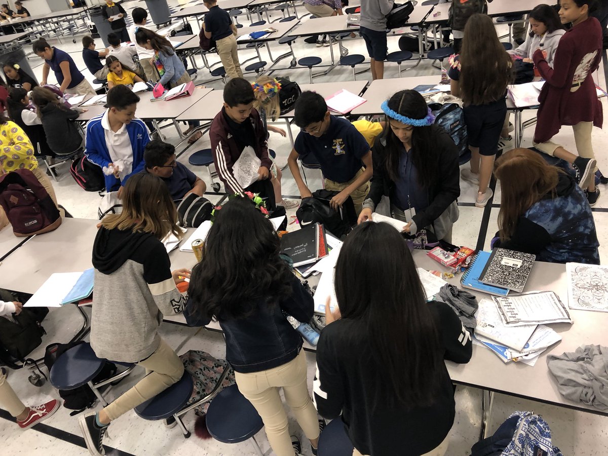 AValles_SRMS's tweet image. Drop Everything and Organize in P.E.!!! This is why the #GeneralsConquer!!!! @SRidge_MS @SunRidge_AVID