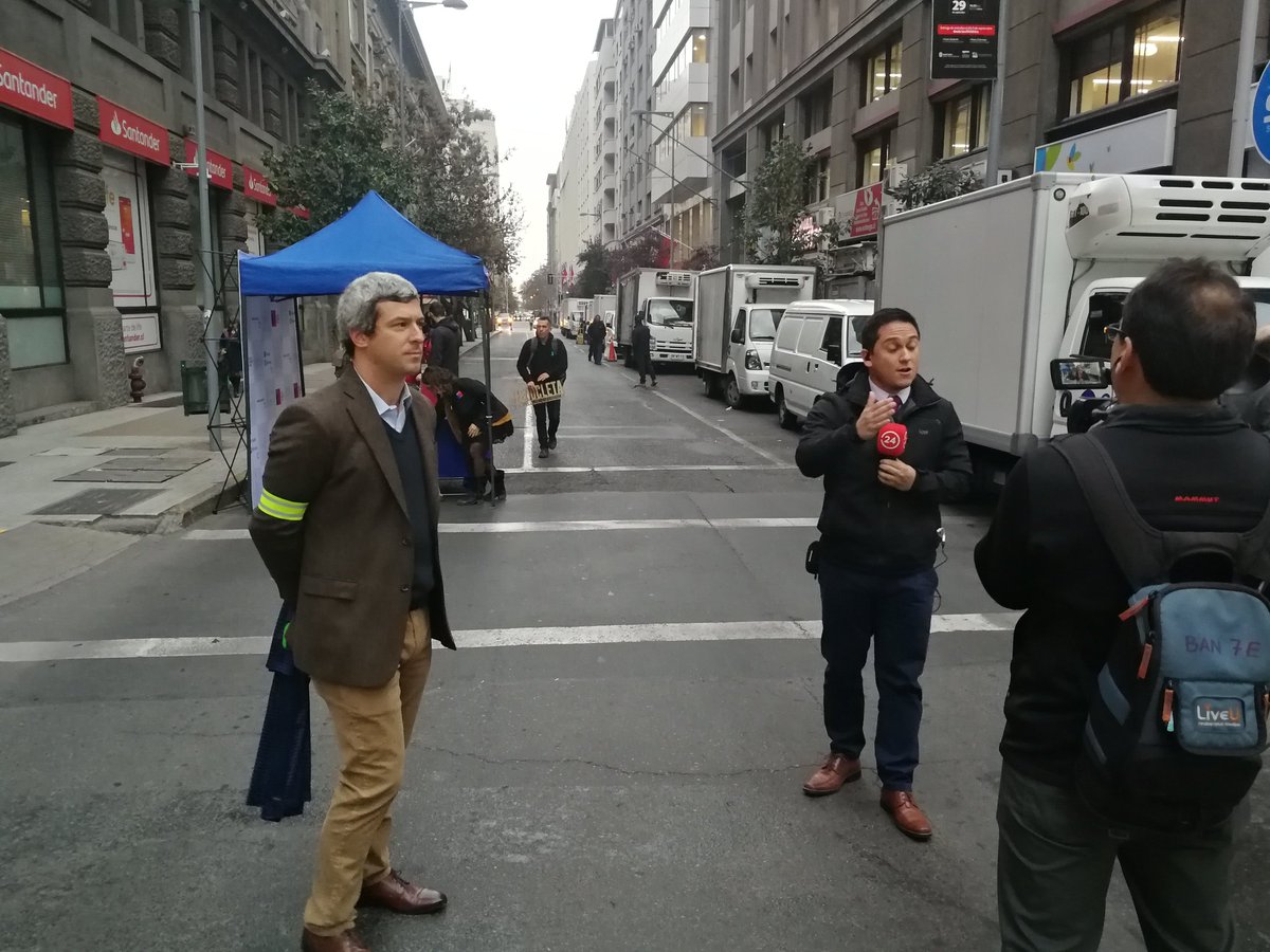 lstuven's tweet photo. Más de 1 millón de viajes diarios en bicicleta demuestra que ya no es una moda. Es un medio de transporte de relevancia que debemos respetar al igual que los peatones. Nueva Ley de Convivencia Vial, q comienza a regir en noviembre, busca igualar sus derechos #DiaNacionalSinAuto https://t.co/89ax8JKb3L