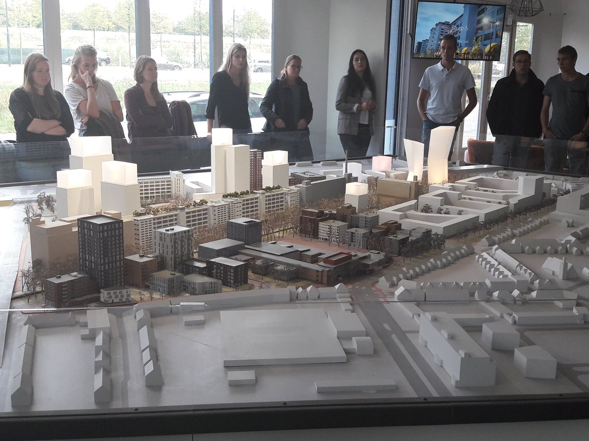 Strijp-S activiteit van @JongStrong en @arcadisnl met meer dan 20 aanwezigen van @arcadisnl, <a href="/AnteaGroupNL/">Antea Group NL</a>, <a href="/heijmans/">Bert Heijmans</a> <a href="/ABEL_talent/">AbelTalent</a> e.a.