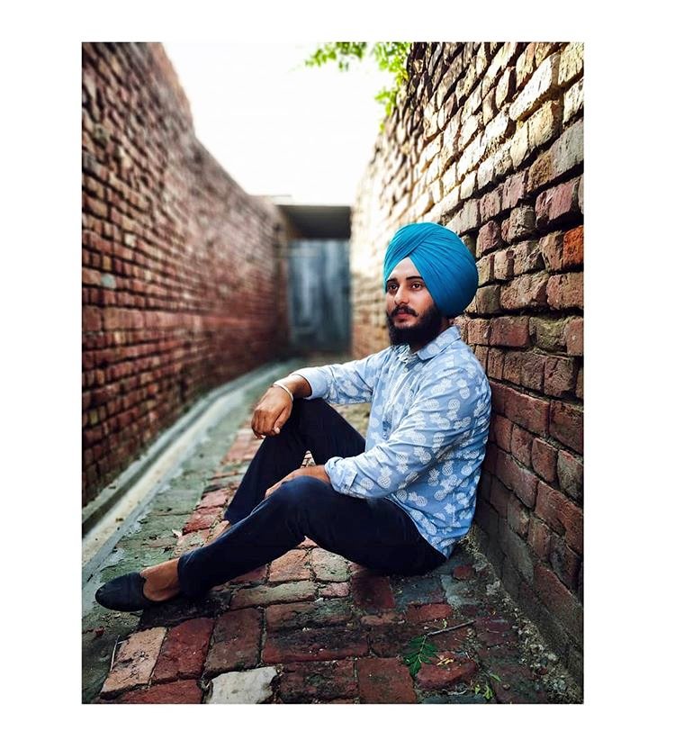 maninderog's tweet photo. ਟੋਹਰ👌 ਤਾਂ ਸਾਰੇ ਮਾਰ ਲੈਂਦੇ ਨੇ, ਬੰਦੇ ਕੋਲ #DILDARI 😍 ਹੋਣੀ ਚਾਹੀਦੀ ਅਾ
ਪੈਂਸੇ 💵 ਤੲਂ ਸਾਰੇ ਕਮਾ ਲੈਂਦੇ ਨੇ, ਬੰਦੇ ਕੋਲ #SARDARI 👳 ਹੋਣੀ ਚਾਹੀਦੀ ਅਾ 💪 https://t.co/D2F4lmyTpZ