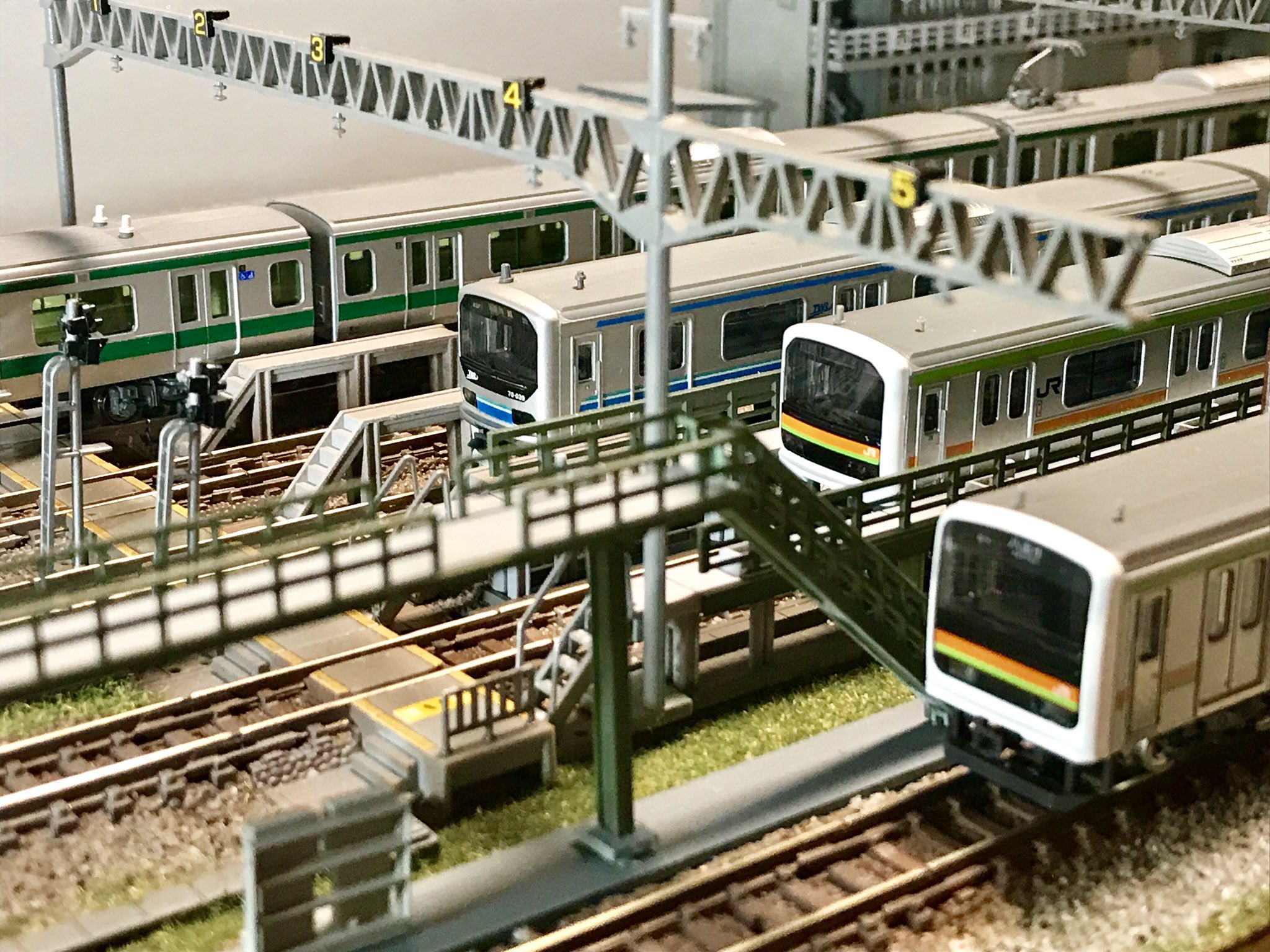 Nゲージ用ジオラマ車両基地と乗務員建屋の風景電車車両は付きません