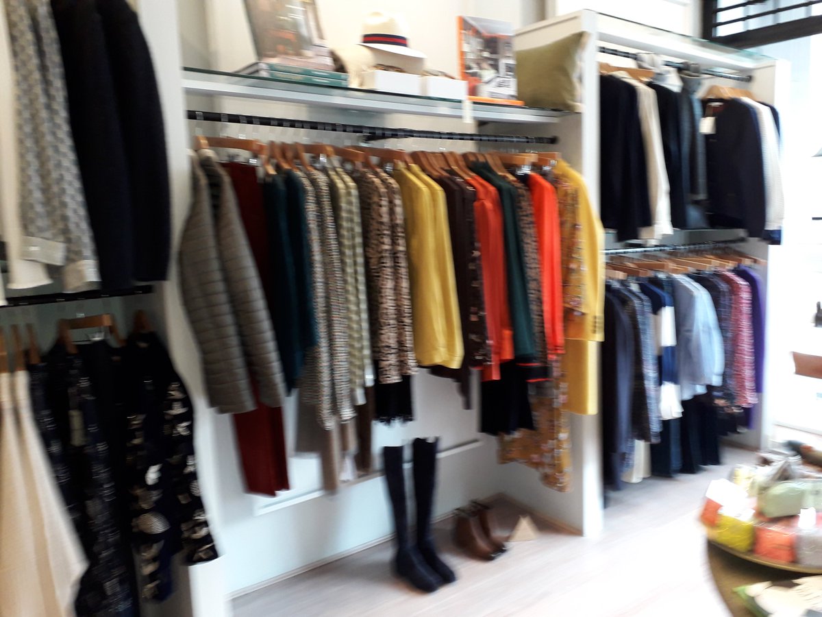 CheltenhamBID's tweet photo. Last week saw the Autumn launch event at @Roxtons1 .
The fabulous stylist @KateParkerStyle was at hand with lots of tips and personal styling advice! Make sure you pop in to their shop in Montpellier and see first hand how beautiful their Autumn Collection is.#ourchelt #roxtons https://t.co/hxcIAd18bI