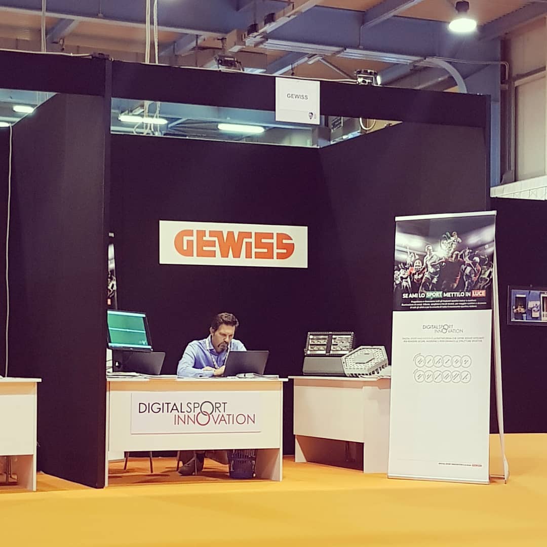 federturismo's tweet photo. A #WSTshow con @gewissgroup.
"Se ami lo sport, mettilo in luce": @GewissGroup progetta e rinnova tutti gli impianti sportivi indoor e outdoor: illuminazione di campi, tribune, spogliatoi e locali tecnici.
Per info: gewiss@gewiss.com
#adv #ad #sponsored https://t.co/bzAm56CSpA