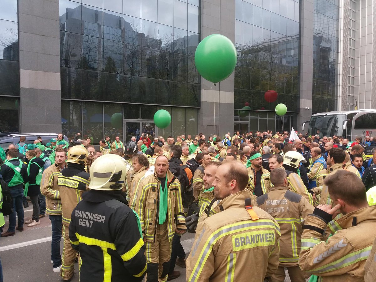 ACVOpenbaar's tweet photo. 15 000! Wat een opkomst. Bedankt aan iedereen die mee een sterk signaal gegeven heeft. #ZiekZijnIsGeenKeuze https://t.co/sKUtWrA4Ms