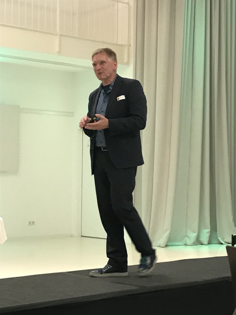 GrossMarc's tweet photo. #Agilität ist ja in aller Munde. Heute auch beim #BUF18 in #Münster. Uwe Rotermund eröffnet das Business Unusual Forum 2018. @urotermu https://t.co/X39N4T69ON