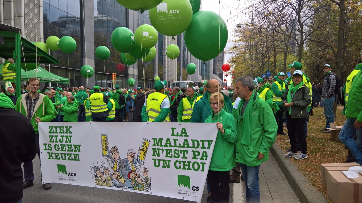 ACVOpenbaar's tweet photo. 15 000! Wat een opkomst. Bedankt aan iedereen die mee een sterk signaal gegeven heeft. #ZiekZijnIsGeenKeuze https://t.co/sKUtWrA4Ms