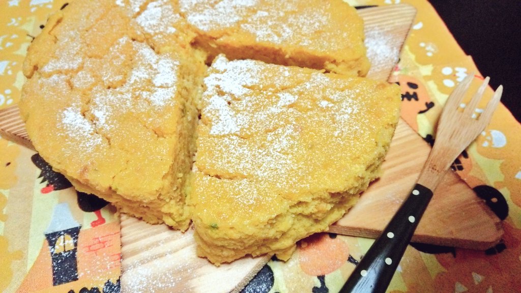 pinkyheart1122's tweet photo. 【低糖質かぼちゃケーキ】

🎃材料(15cm丸型)

・かぼちゃ 120g
・生おから 150g
・アーモンドミルク 200cc
・ラカント 40g
・卵 2コ

🎃P 21.4：F 16.4：C 34.2(1切れ8.5)

🎃かぼちゃを低糖質で食べたくて٩作った(ˊᗜˋ*)و
1ホール食べても400kcal！
おからでお腹めっちゃ膨れる😳

 #リコスイーツ https://t.co/YKeRpYuyFR